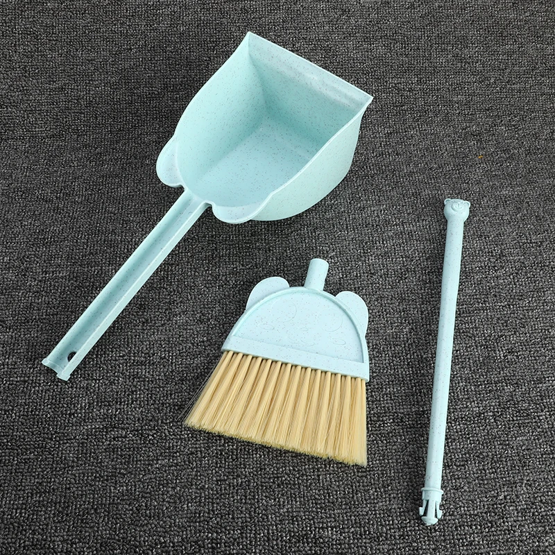 Набор из щетки и пылесборника в картонной коробке детская креативная Настольная