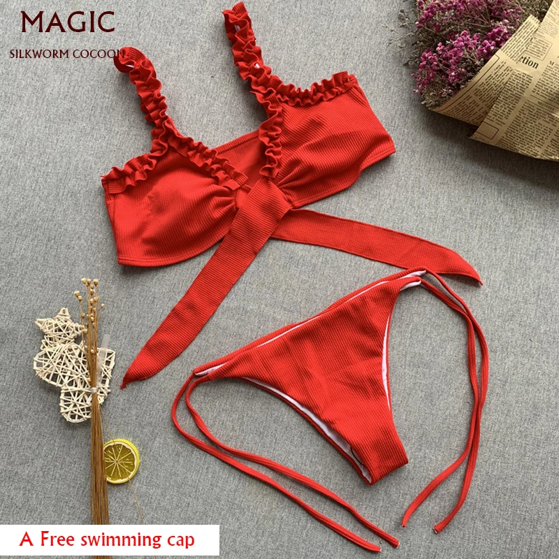 Женский купальник с рюшами однотонный красный бандажный на лямках пуш ап и