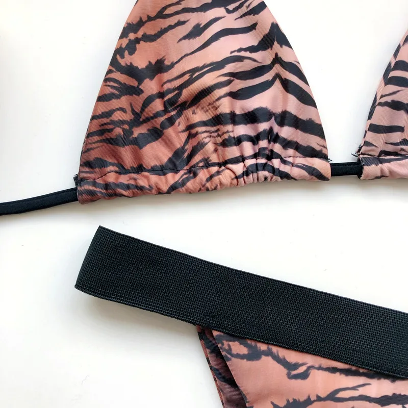 

2020 New Sexy Women's Summer Fashion Printed Bikini Suits Sexy Bandage Halter Top Fashion Elastic Thong Split Swimsuit Set