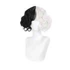 Парик термостойкий для косплея Cruella de Vil, короткие вьющиеся волосы черного, молочного, белого цветов, с шапочкой для Хэллоуина