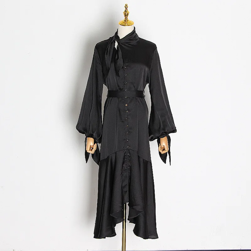 Женское асимметричное осеннее платье средней длины на пуговицах с завышенной