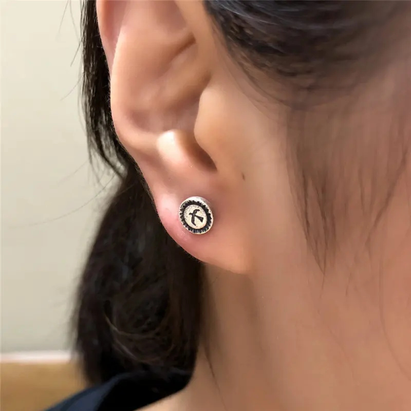 HelloLook 925 стерлингового серебра серьги гвоздики для мужчин и женщин Готическая