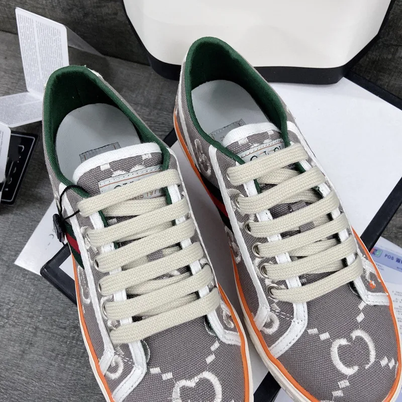 

2021 New High-Quality Handmade Embroidery Color Matching Men And Women Couple Canvas Shoes Casual Sports Street Style Sneakers