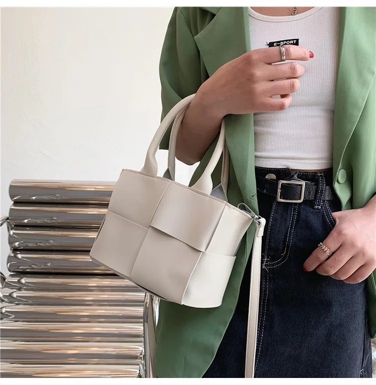 

2021 Korean Joint Grid Women Handbags Big Capacity Design Woven Hand Purses Ins New Solid Trendy Bucket Shoulder Crossbody Sac