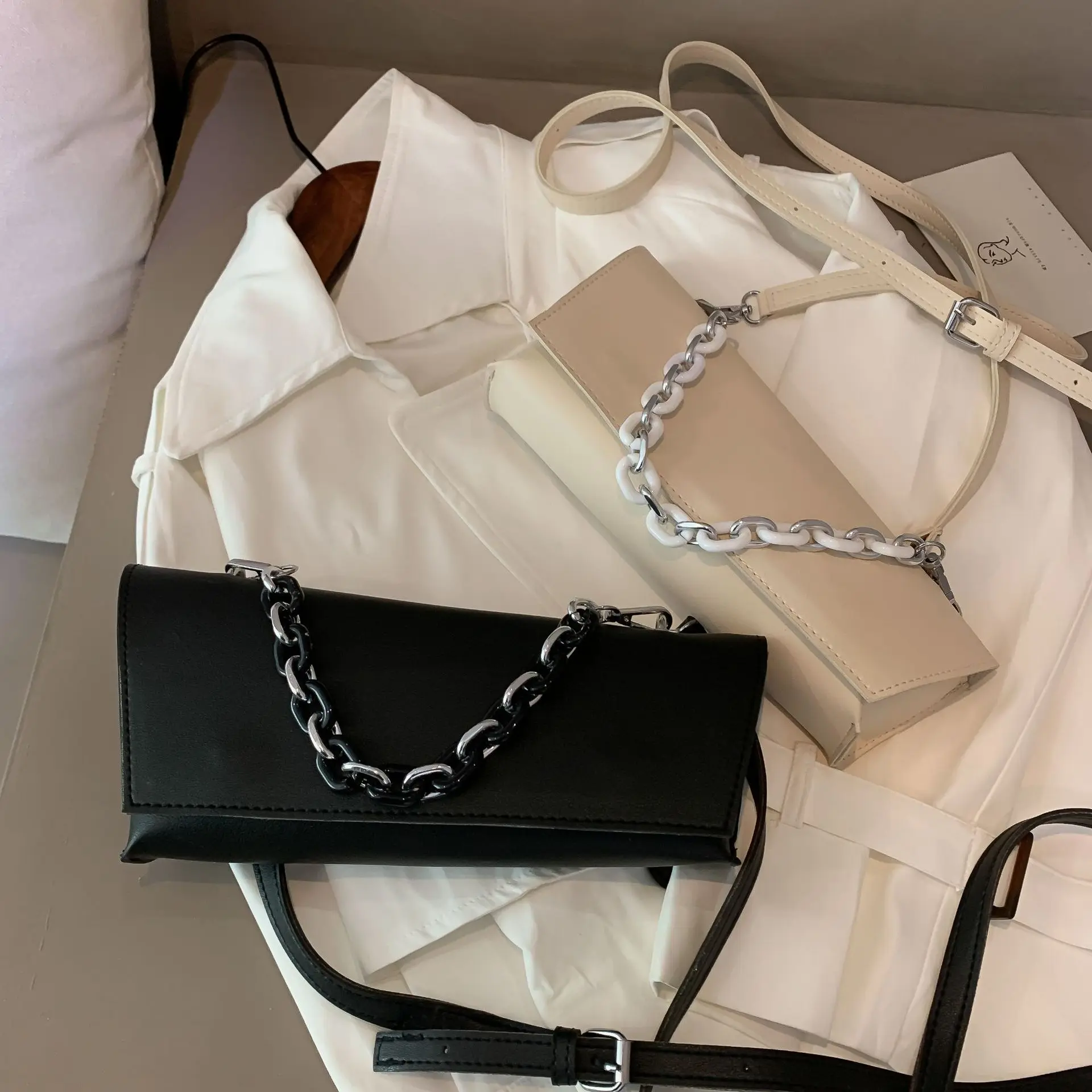 

Niche Design Bags Female 2020 Spring and Summer New Red Irregular Chain Small Package Shoulder Messenger Hand Bag