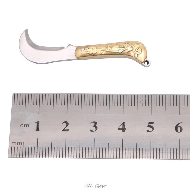 

Amy Small Retro Carving Keyring Pocket Keychain Tactical Folding Folder Knife Brass