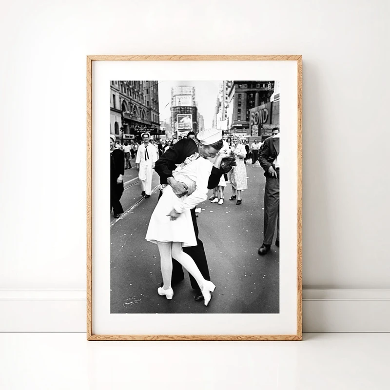 

V-J Day in Times Square Poster Print Kiss Wall Art Canvas Painting Black White Picture Valentines Day Love Gift Home Room Decor