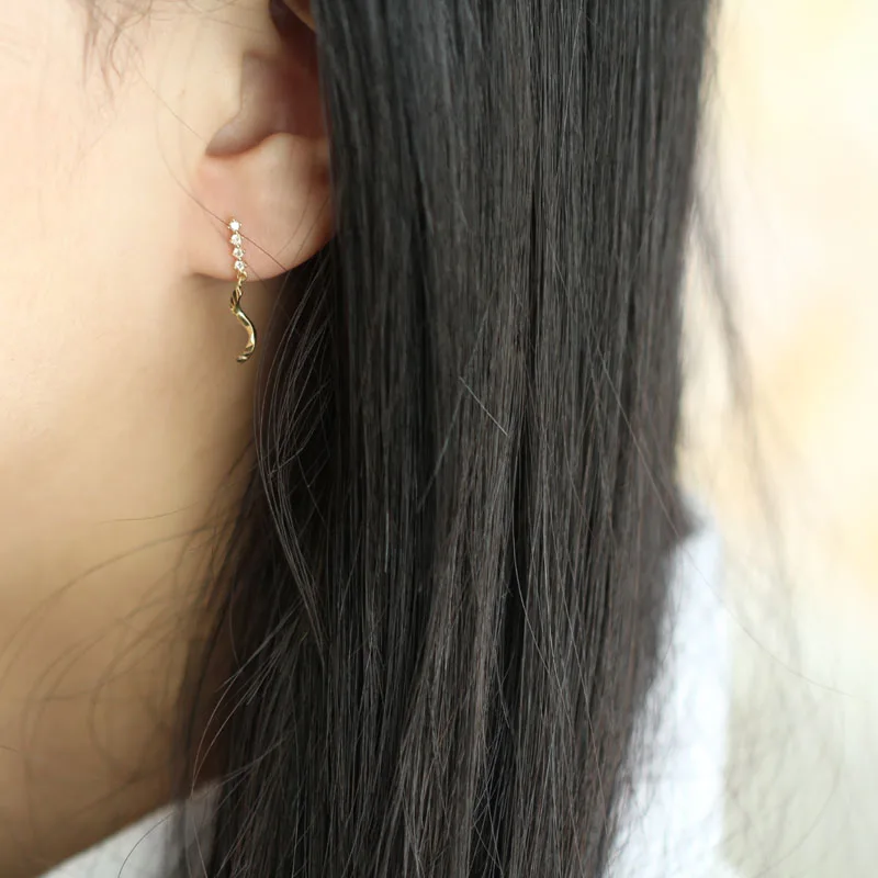 Серьги-гвоздики золотистые с кристаллами 9 к | Украшения и аксессуары