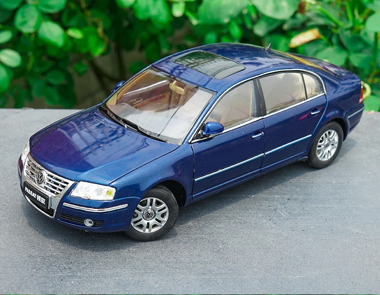 

1/18 Alloy die-casting car model Shanghai Volkswagen Passat Xinlingyu Adult collection Holiday gifts Decoration display