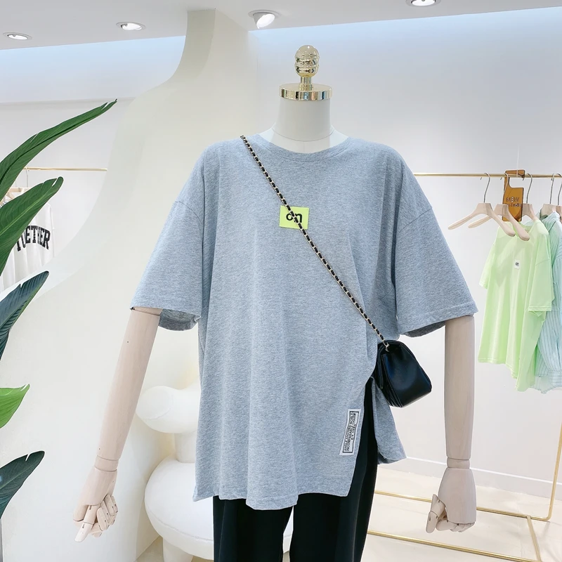 

Korean Style Slit Hemline at Hem Three-Dimensional Labeling Letters Thin Loose Large Size Short Sleeve T-shirt for Women tops