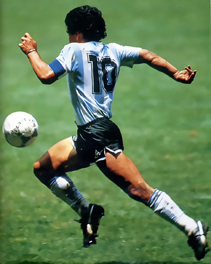 

Argentina FANATICO Football Star No. 10 Ball King Maradona Figure 1986 6 Inch Ornaments Collection Doll Model