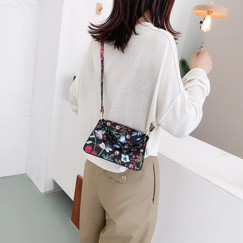 

Fashion Square Bag Embroidery Handbags Chain Shoulder Designer Mini Sac A Main Femme Luxury Crossbody Bolsa Feminina Pequena
