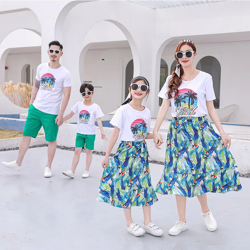 

Fashion Family Matching Outfits Summer 2021 Mommy and Me Beach Clothing Set White Tshirts and Print Skirts Sets Dad Son Clothes