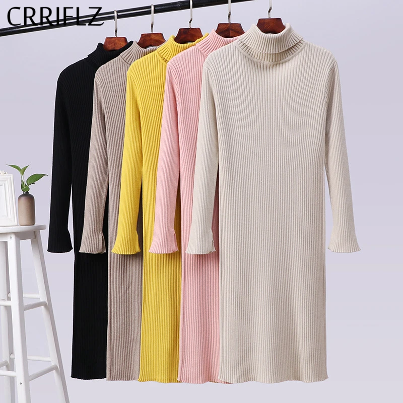 Женское трикотажное платье с высоким воротником однотонное облегающее до колена