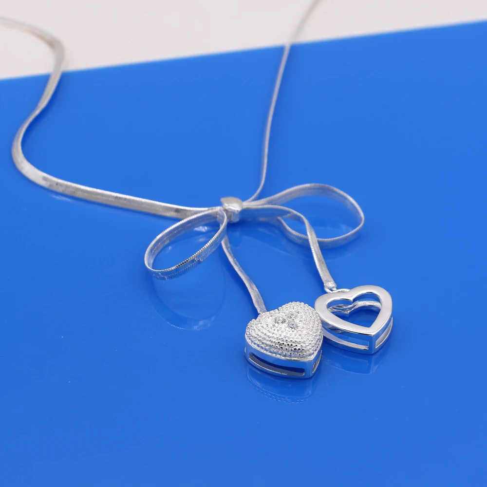 Творческий простое симпатичное платье с декором в виде колье и бантика для