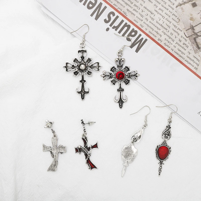 

Retro Earrings Cross Pendant Shape Eardrop Jewelry Creeping Skeleton Skull Design Earring Cute Halloween Gifts for Friends NEW