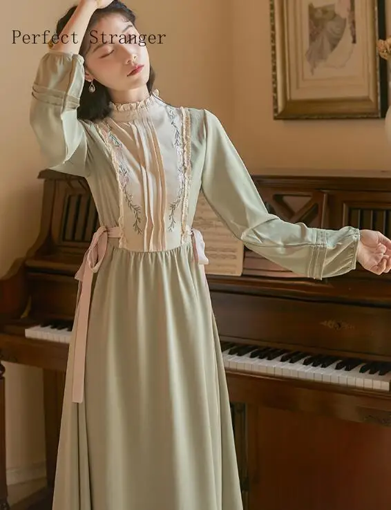 Женское платье с цветочной вышивкой длинное в стиле ретро воротником-стойкой и