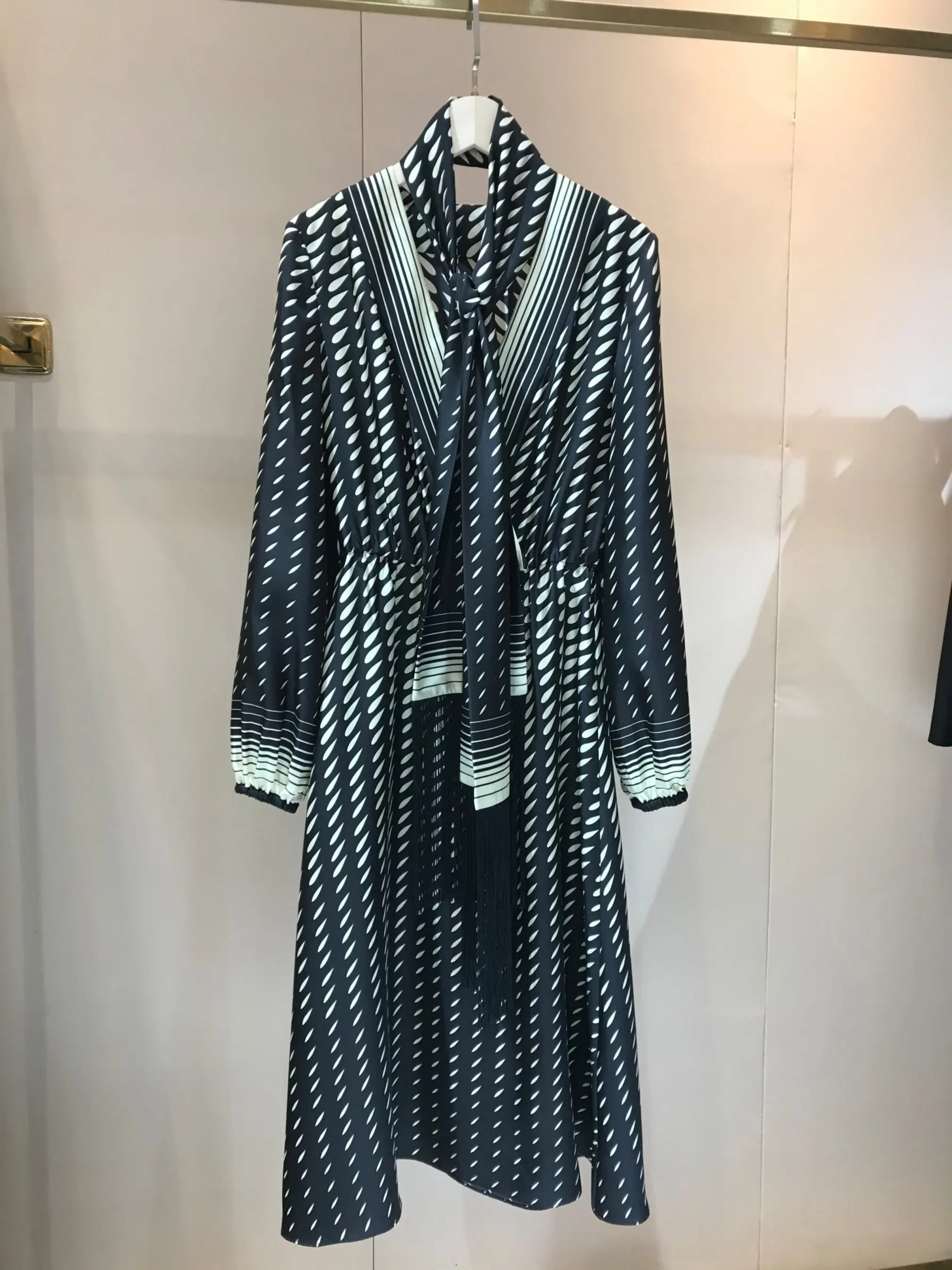 

Fashion 2021 New Ladies Long Sleeve Contrasting Color V-Neck Ribbon Dress 1228