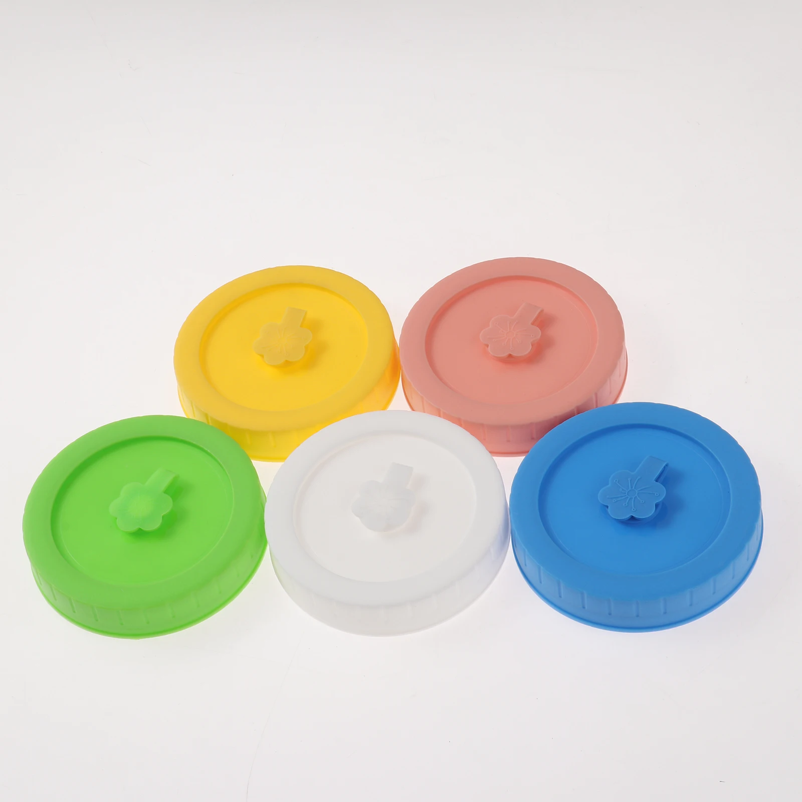 5Pcs 86mm Plastic Straw Lids Mason Canning Jar Covers with Straw Hole Plum-Shaped Silicone Stopper Glass Bottle Jar Storage Caps