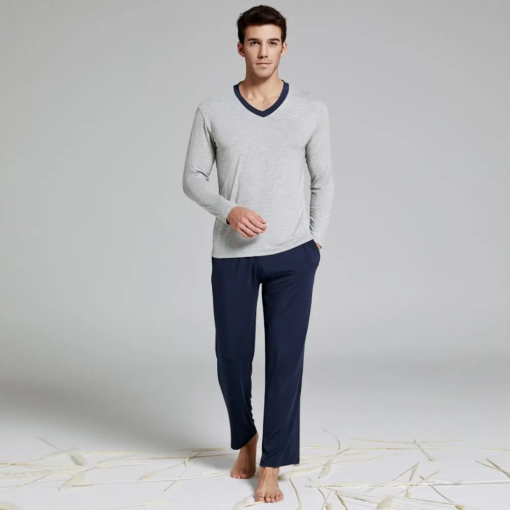 Пижамный комплект мужской из двух предметов с длинными рукавами и штанами |