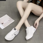 Женские кроссовки на танкетке, однотонные белые кроссовки на плоской подошве, на шнуровке, большие размеры до 43, для отдыха, 2021