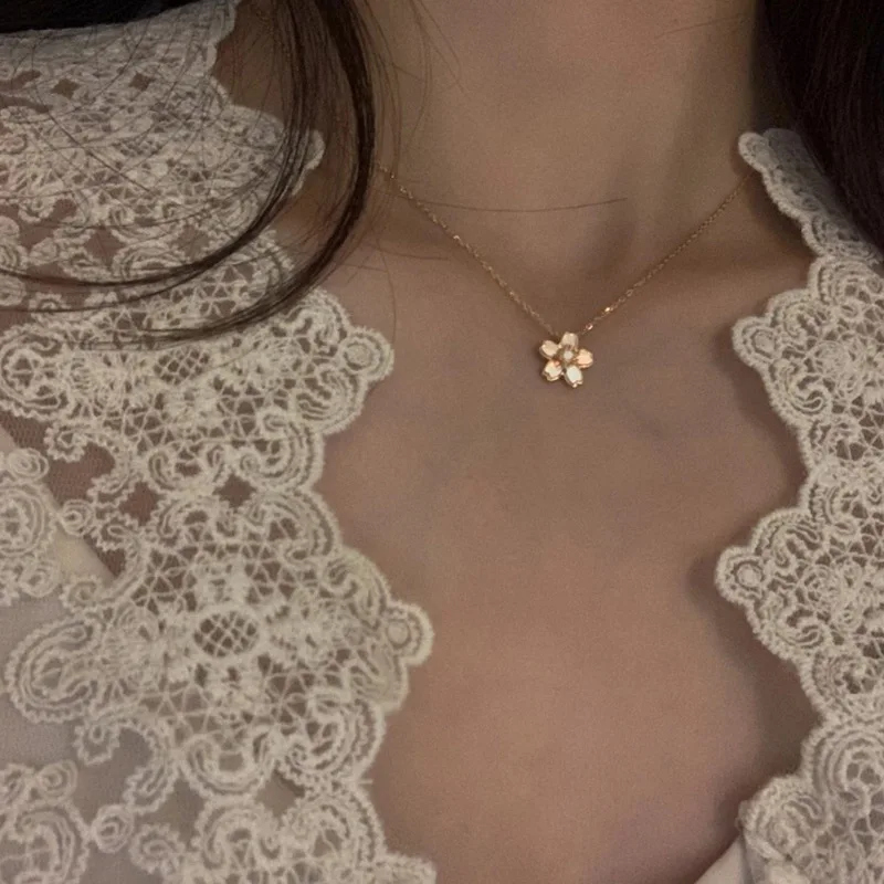 

White Mother-of-pearl Cherry Blossom Necklace for Women Girls Simple Light Luxury Niche Ins Flower Pendant Fresh Clavicle Chain