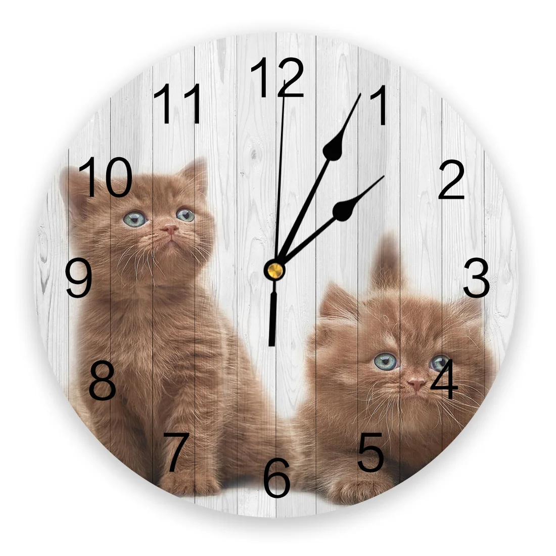 

Часы настенные в британском стиле, деревянные, с изображением коричневого котёнка, плюшевые цифровые, для украшения гостиной, современный д...