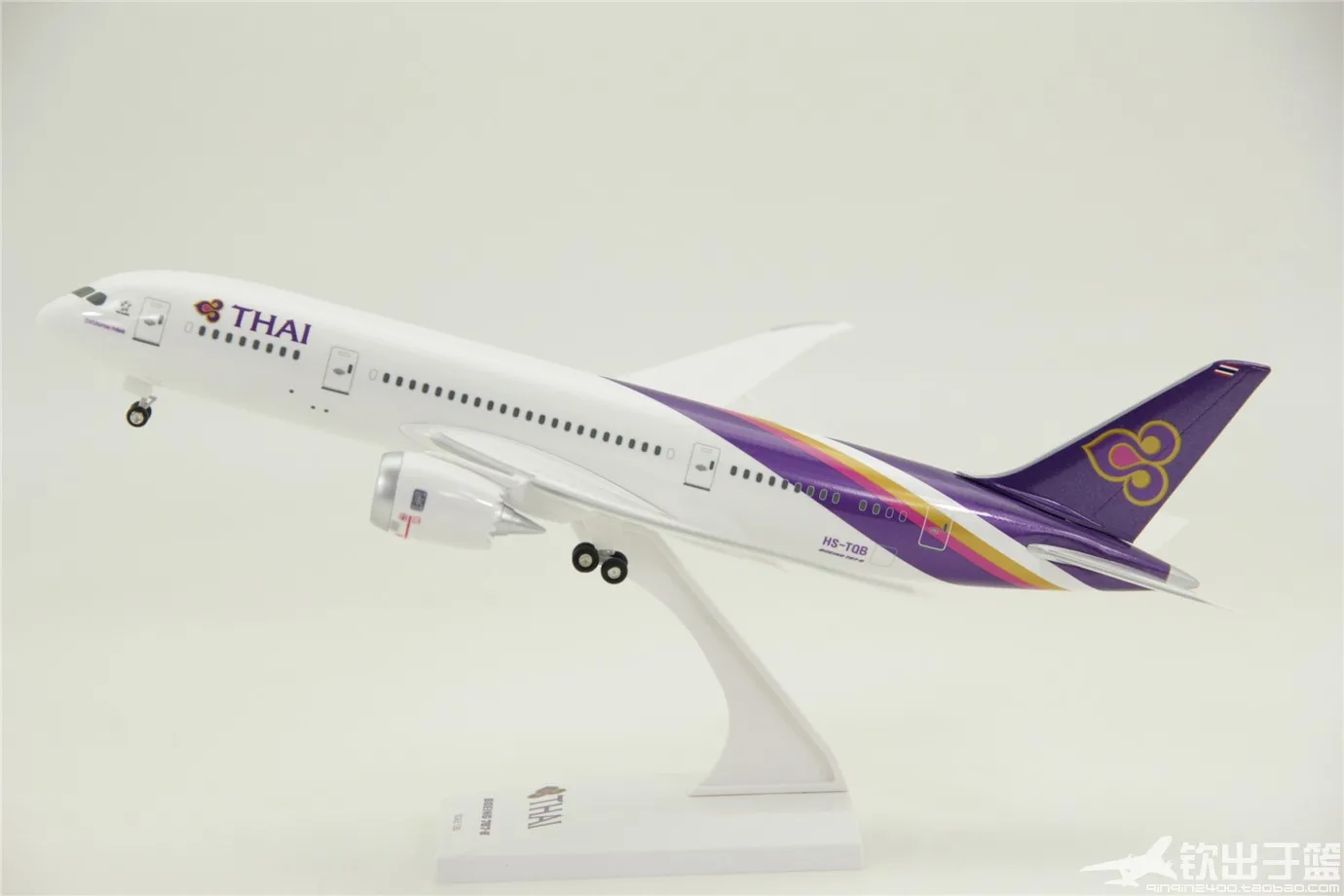 

Scale 1: 200 Thailand Airlines Assembled Aircraft Model Boeing 787-8 Thai Airways Airplane with Landing Gear ABS Material Plane