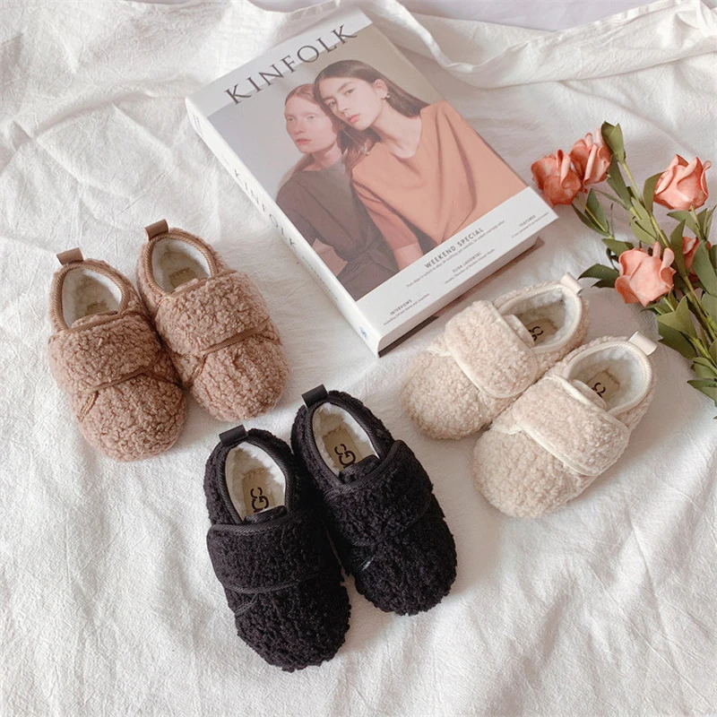 

Мокасины Детские с мехом, мягкие брендовые, без застежки, плоская подошва, теплые, повседневная обувь для начинающих ходить мальчиков, бежев...