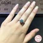 Geoki прошел алмаз Тесты 1 карат голубой зеленый VVS1 Муассанит c бутоном цветка в форме кольца 925 пробы серебро, изумруд кольца для Для женщин