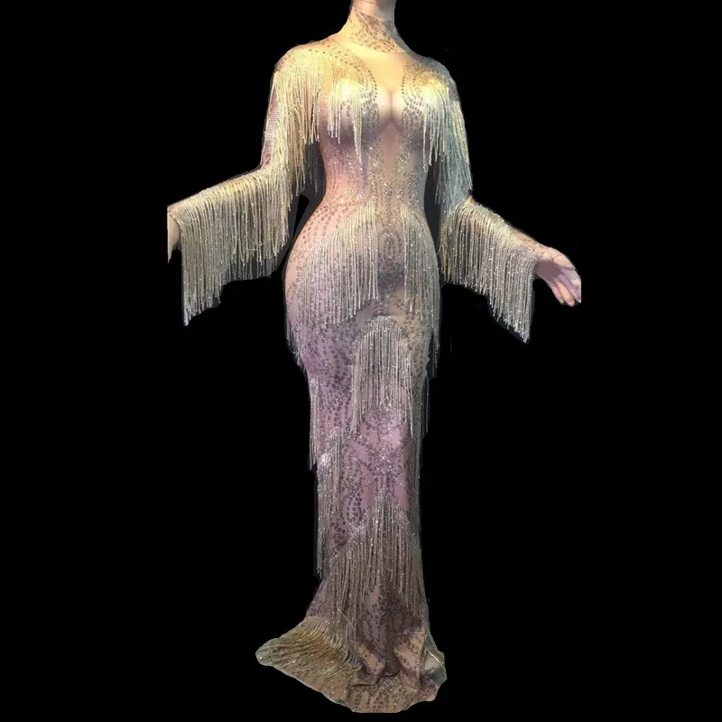 Женское вечернее платье с бахромой и стразами длинное облегающее длинными