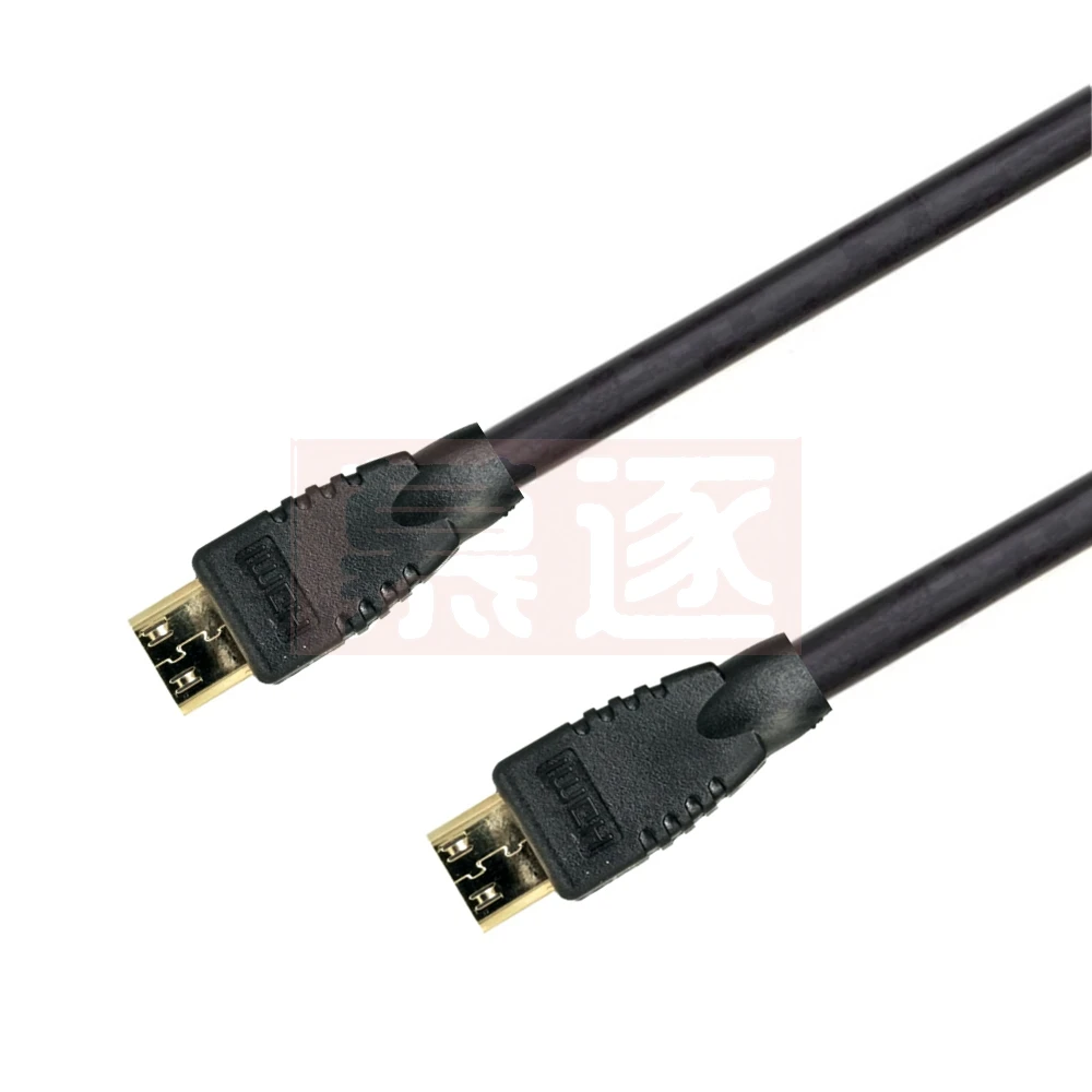 Dos cables negros con un conector de oro
