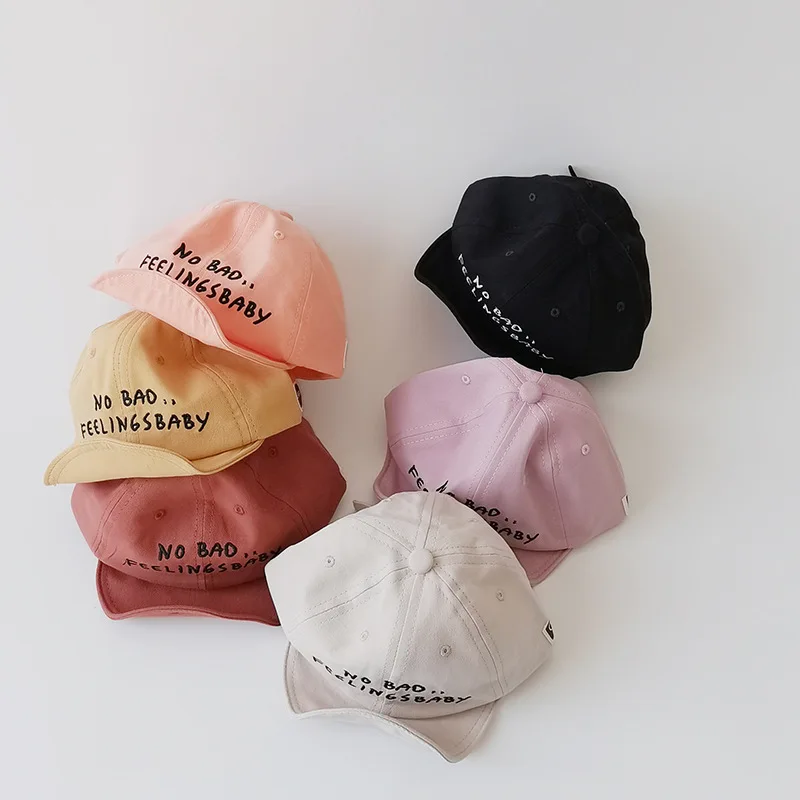 Детская шапка с вышитыми буквами регулируемая весенне-летняя бейсболка для