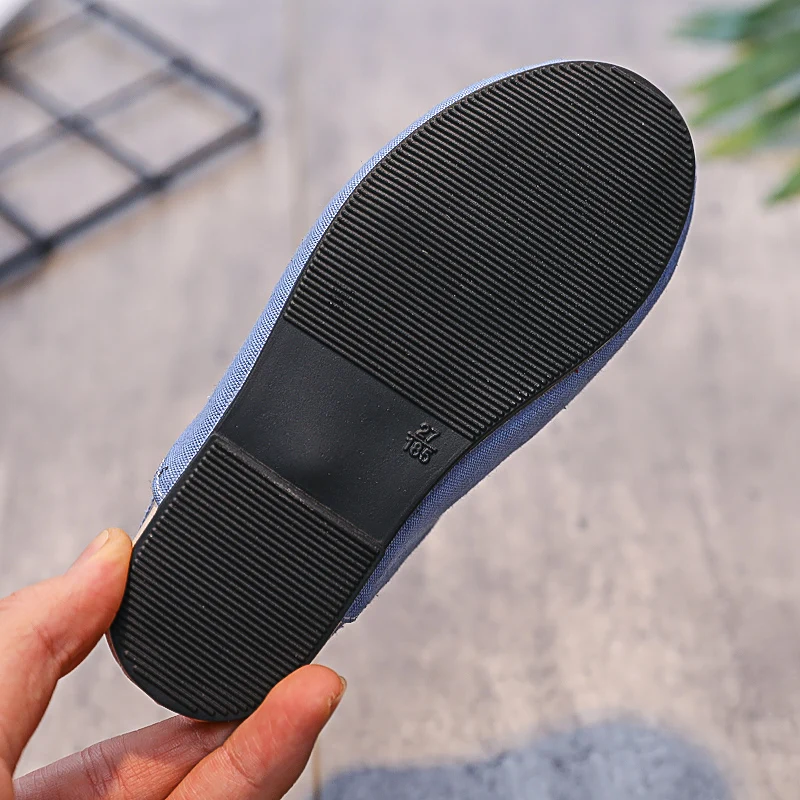 Детские тапки ручной работы из денима на резиновой подошве размеры 21-35 |