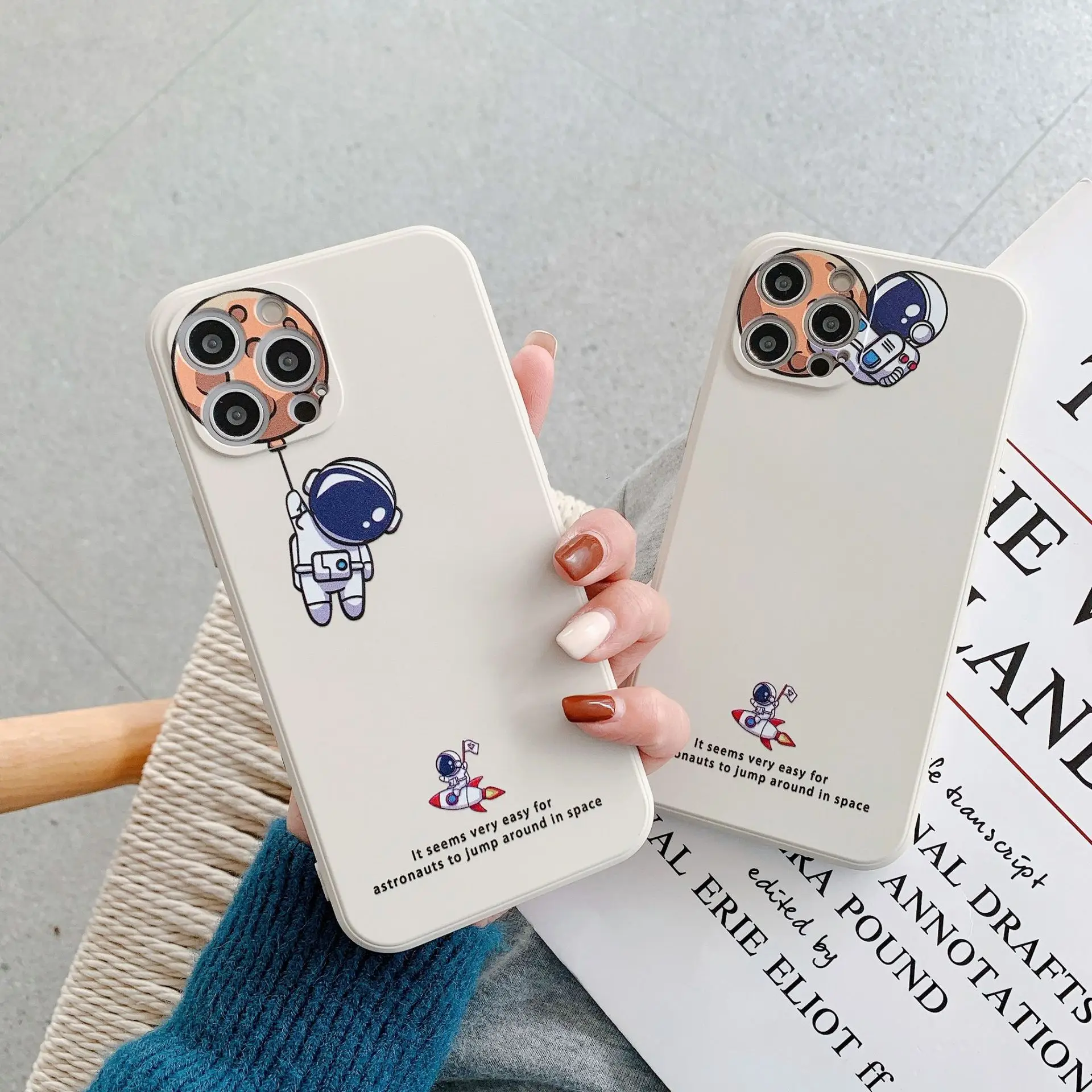 

2021 new side cute cartoon planet astronaut liquid silicone phone case for iPhone7 8 SE PLUS X XS MAX XR 11 12 PRO MINI 6 6S