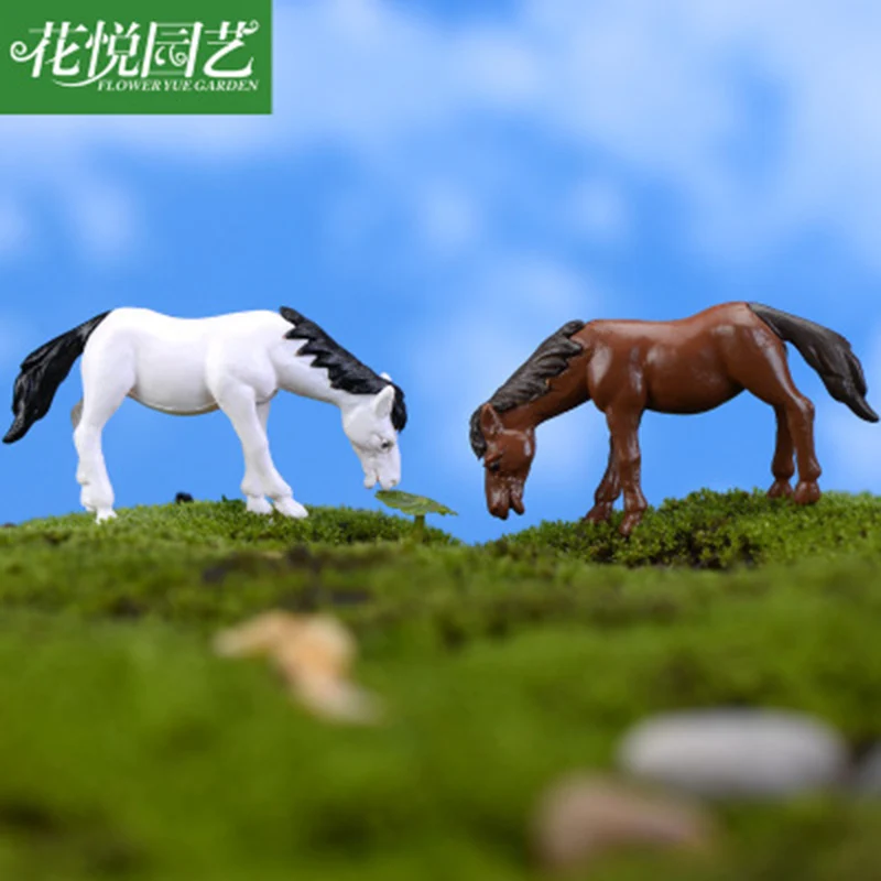 Красивая Белая коричневая лошадь мох луга подарок маленькая фигурка ремесла