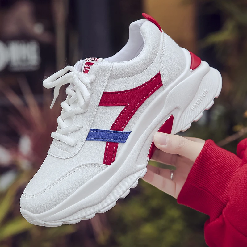 Женские массивные кроссовки в Корейском стиле белые кожаные на платформе 5 см со