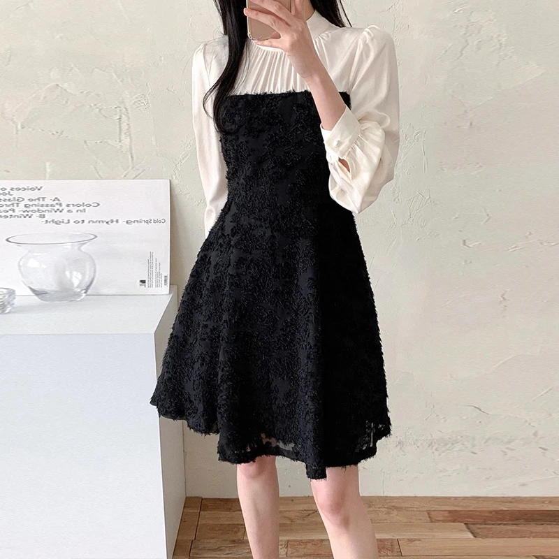 

Korean-style Chic Elegant Lady French Cute Youth-Looking Lace Flower Patchwork round Neck Mock Two-Piece Long-Sleeve Dress