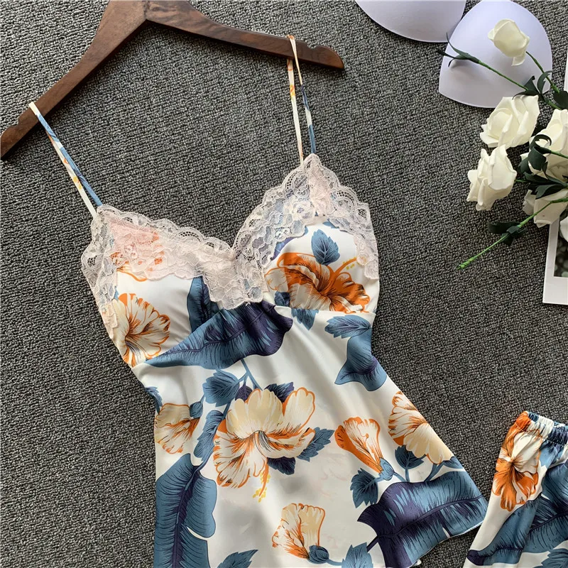 

2020 Summer Women Sexy Lace Pajamas Sets With Shorts Female Satin Flower Print Silk Pyjama Nightsuits Chest Pads Pijama