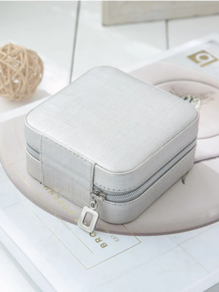 Простые серьги для молодой женщины тарелка коробка ювелирных изделий переносной