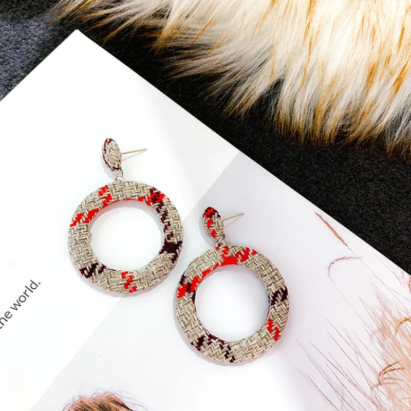 

Fashion New Style Woven Retro Circle Women's Valentine's Day Gift Earrings Simple Personality Exquisite Earrings Wholesale
