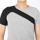 Регулируемый дышащий спортивный поддерживающий бандаж на одно плечо для тренажерного зала, бандаж для поддержки спины, защитный ремешок, оберточный ремень, черный бандаж для мужчин и женщин