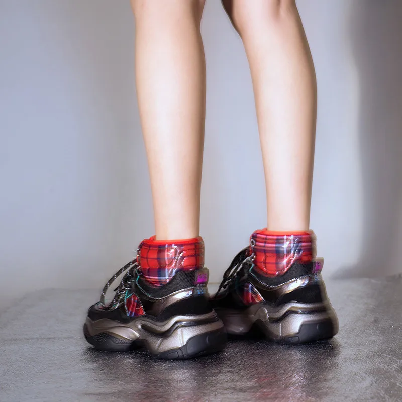 Женские кроссовки с перекрестной шнуровкой FEDONAS Серые из натуральной кожи на