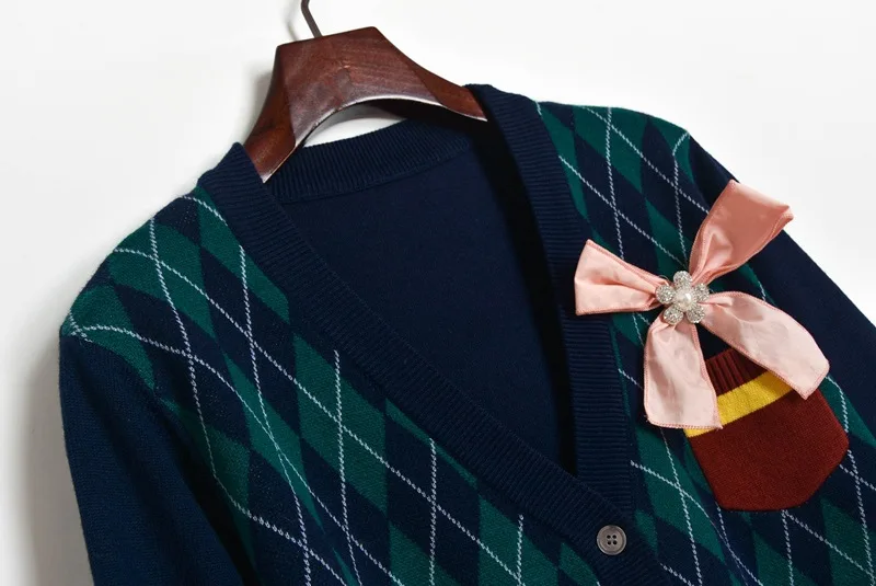 

2020 Luxury Brand Winter Argyle Cardigans Women Small Pocket Bow Knit Cardigan Vintage V-neck Single Breasted Cardigan Sweater