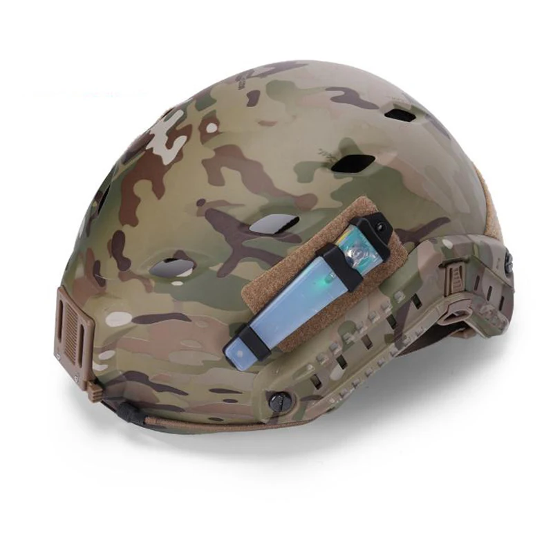 Фонарики тарков. Шлем фаст мт тарков. Как включить фонарик на шлеме. Шлем мандалорца тарков. Налобный фонарь petzl pixa 1.