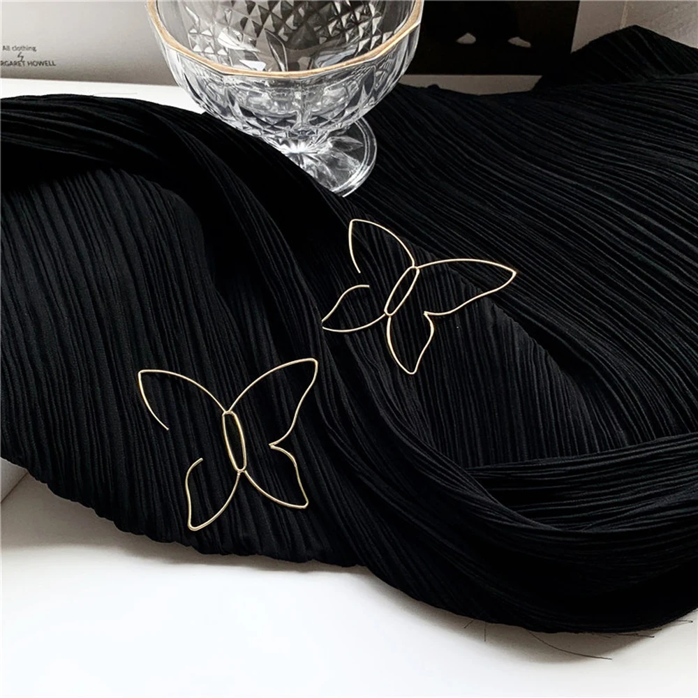 

Han Edition Earrings Fashionable Personality Of Contracted Butterfly Hollow Out Stud Earrings Super Temperament Jewelry Gifts