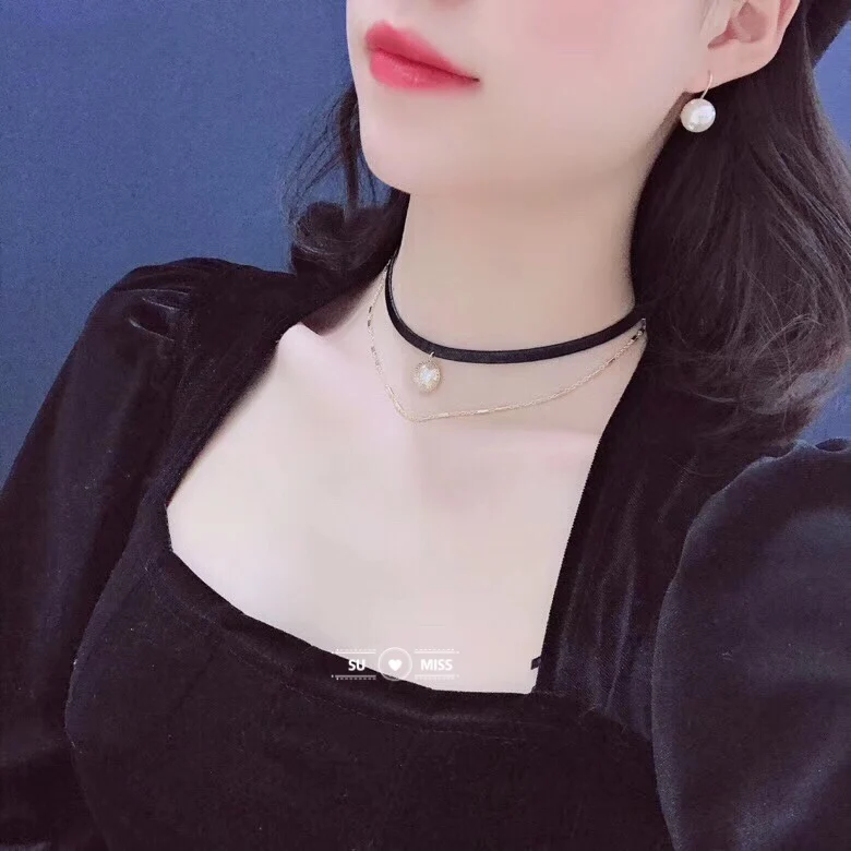 Ожерелье-чокер женское с круглым кулоном из черной кожи | Украшения и аксессуары