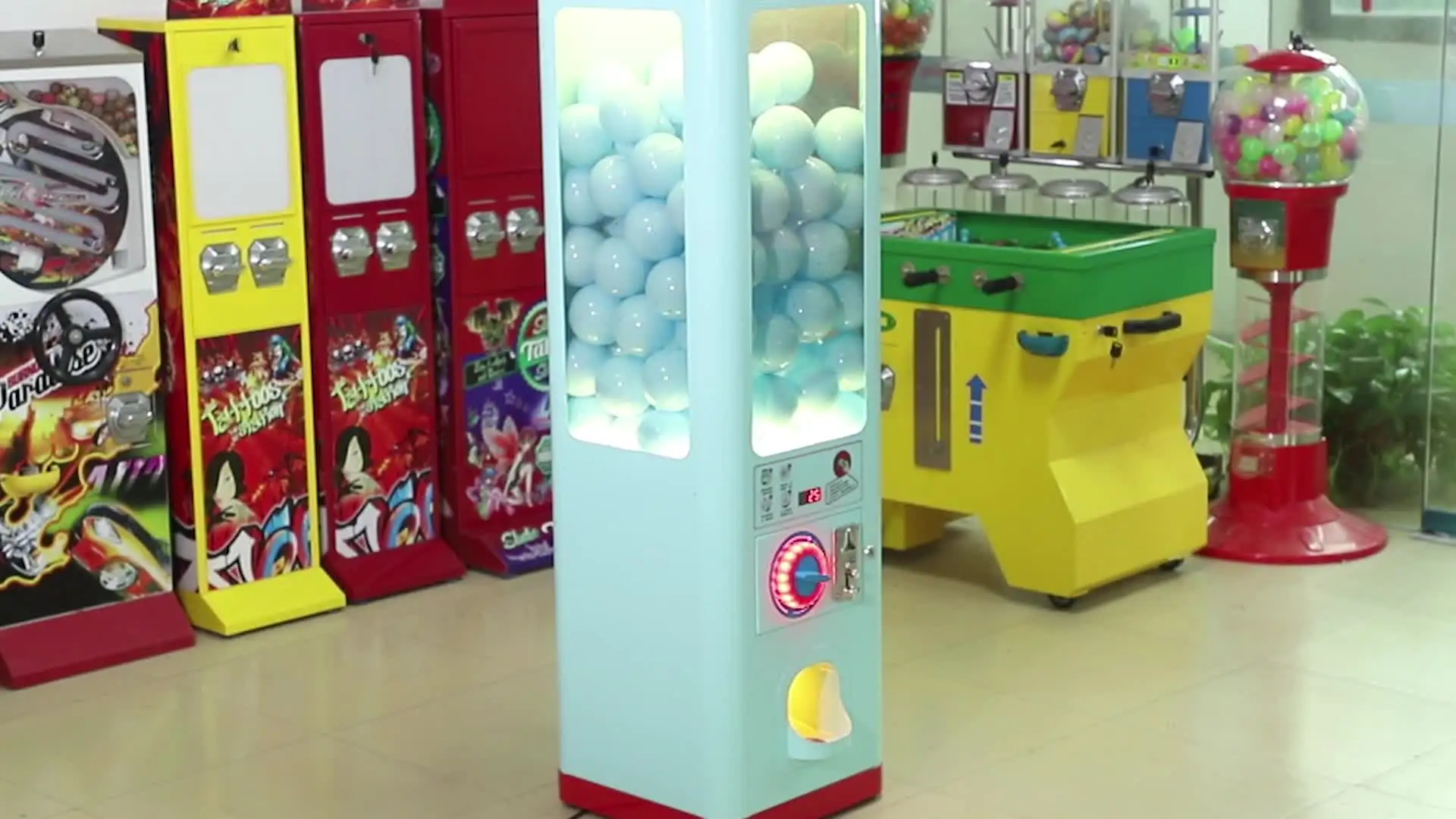 

Tennis balls and capsule toys vending machine / vending machine