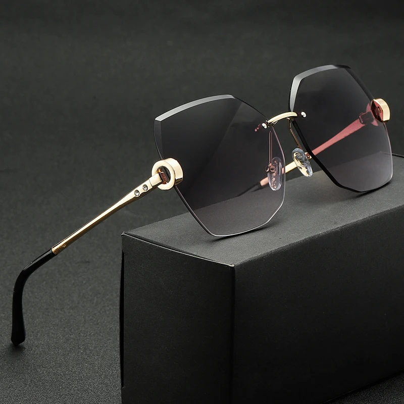 

2021 New Fashion Oversize Sunglasses Women Vintage Brand Design Metal Glasses Triming Mirror Men Women Sun Glasses Uv400