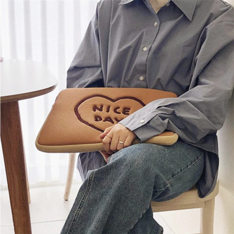 сумка с вышивкой в виде симпа